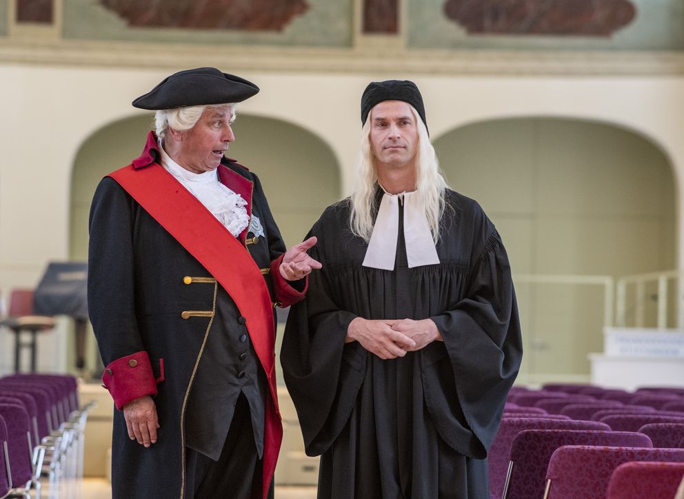 Zu sehen sind die Schauspieler des Königs und Franckes im Freylinghausen-Saal