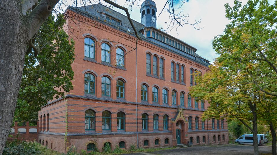 Die Rote Schule auf dem Gelände der Franckeschen Stiftungen erhielt ihren Namen von den roten Ziegeln, aus denen sie errichtet wurde.igeln 