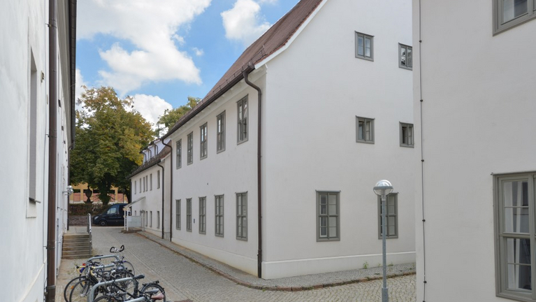 Blick in die Gasse zwischen den Häusern 37-39, 35a und 35