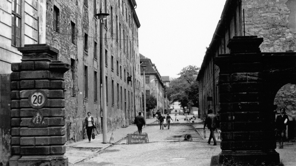 View into the Francke Foundations through the entrance gate into the Schwarzer Weg, which is blocked with a sign: No Entry