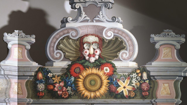 Die Bekrönungsmalerei des Pflanzenschranks in der Wunderkammer