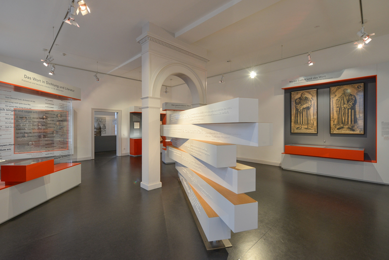 View into the first room of the exhibition "Power of the Word" with the giant woodcuts of Martin Luther and Philipp Melanchthon. 