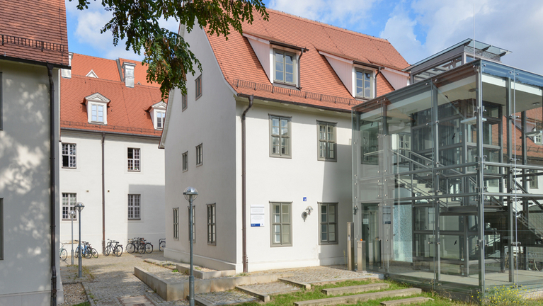 View of the former washing and slaughterhouse of the historic school town of Francke, today with a glass extension for the barrier-free elevator.