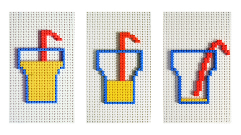 Ein volles, ein halbvolles und ein fast leeres Glas aus Legosteinen