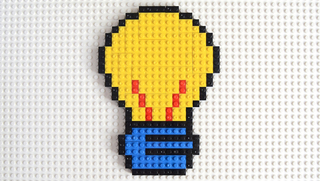 Eine Glühbirne aus Legosteinen