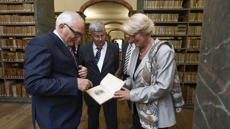 Monika Grütters als Kulturstaatsministerin in der Bibliothek der Franckeschen Stiftungen